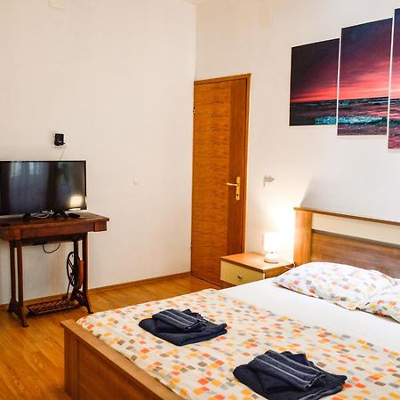 Charming Marine Style Apartment Крес Екстериор снимка