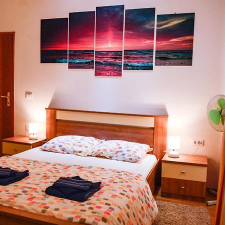 Charming Marine Style Apartment Крес Екстериор снимка
